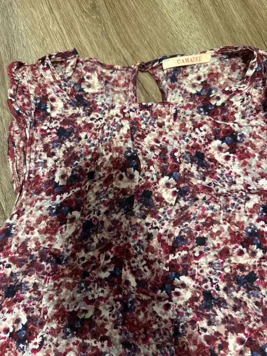 Floral-Print Sleeveless Camisole in Burgundy - Picture 2 of 3